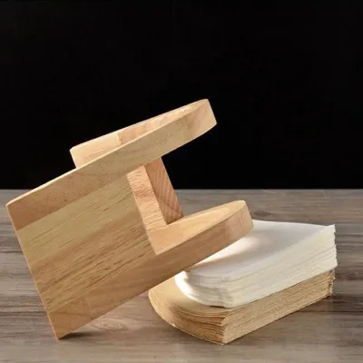 Drevený stojan na V60 filtre s papierovými filtrami