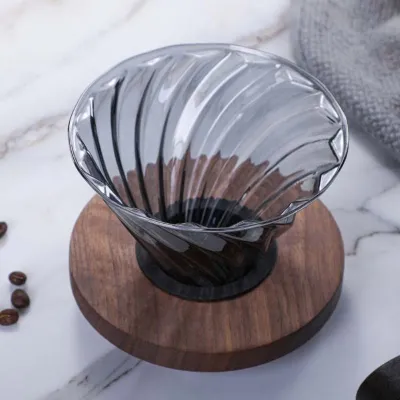 Sklenený dripper V60 s dreveným podstavcom